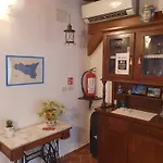 La Casetta Del Melograno Feriehus *